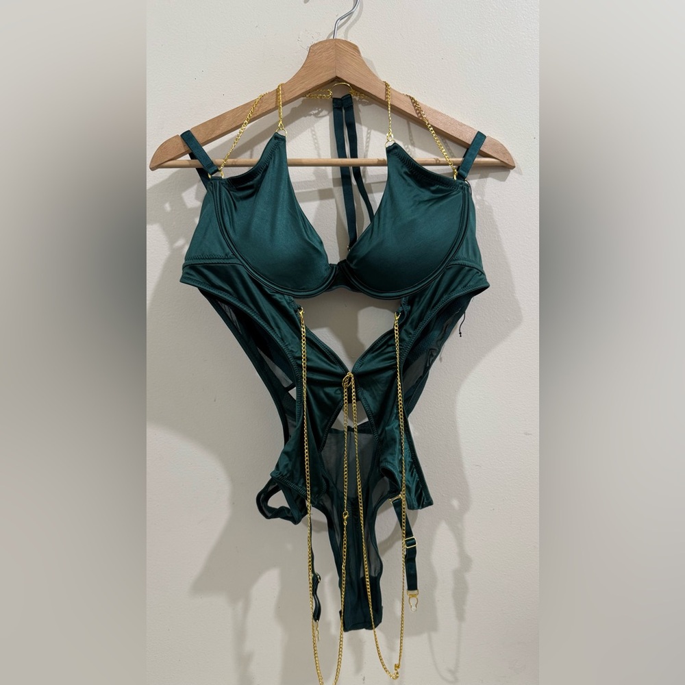 Frederick's of Hollywood Emerald Green Chain-Accent Teddy - Picture 2 of 7